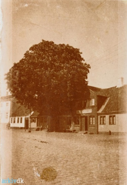 Fil:1918 - Hotel Lillebelt, Fam Møller (F8).jpg